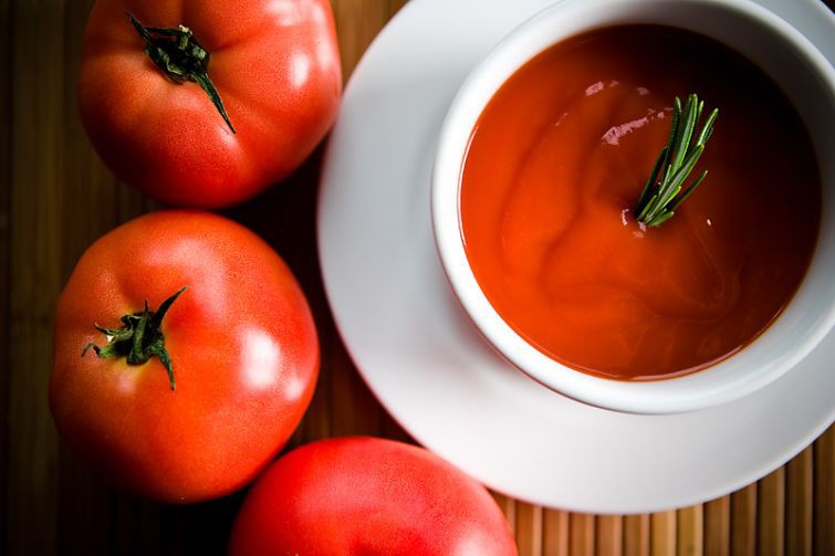 Когда класть помидоры в суп или жаркое