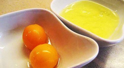Отделить яичные желтки от белков… Вы всю жизнь делали это неправильно