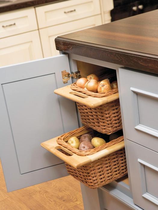 Спрятать овощи можно в нижнем кухонном шкафчике