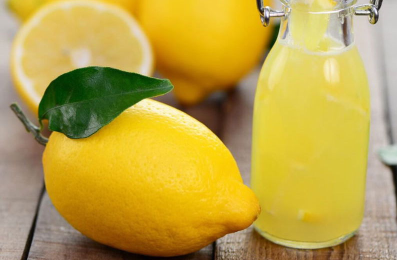Лемон Джус. Лимонный сок. Лимон с маслом для похудения. Лимонная основа. Лимонный сок масло печень