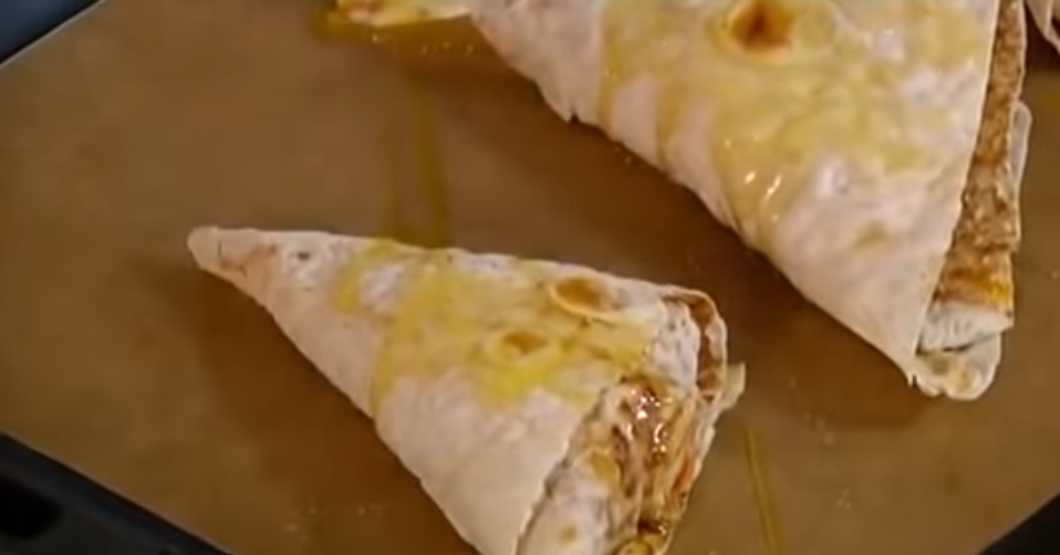 Вкусно и быстро! Пирожки из лаваша с курицей и капустой