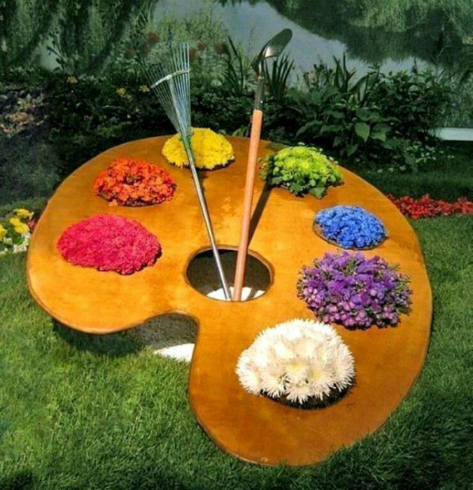 Потрясающая инсталляция из дерева и цветов.