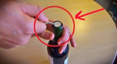 Как открыть бутылку вина без помощи штопора: трюк, который спас не одно застолье!