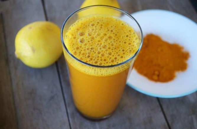10 причин пить теплую воду c куркумой по утрам!