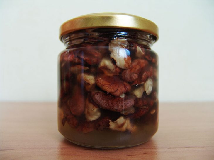 Грецкие орехи с медом — это средство, рекомендованное врачами