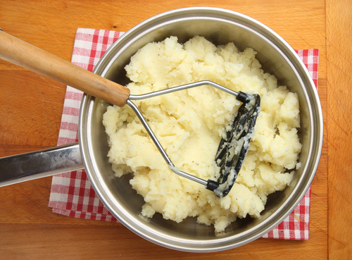 Как использовать отварной картофель для кожи, работает магически!